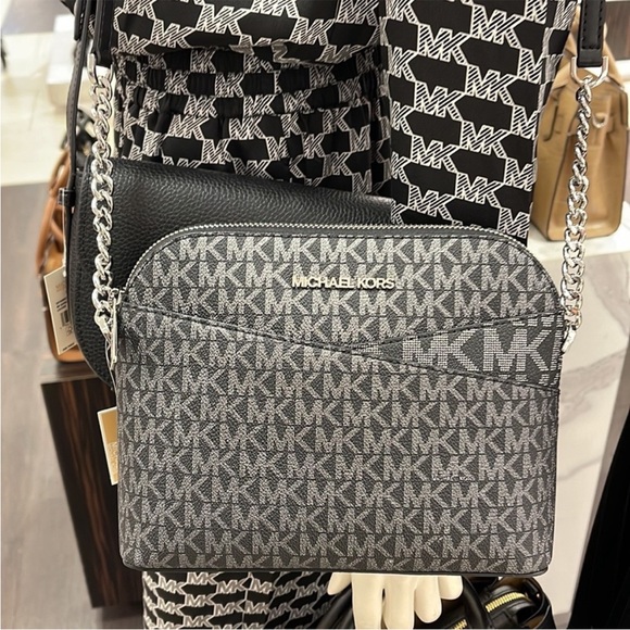 MICHAEL KORS Jet Set Medium Logo Dome - Picture 2 of 15